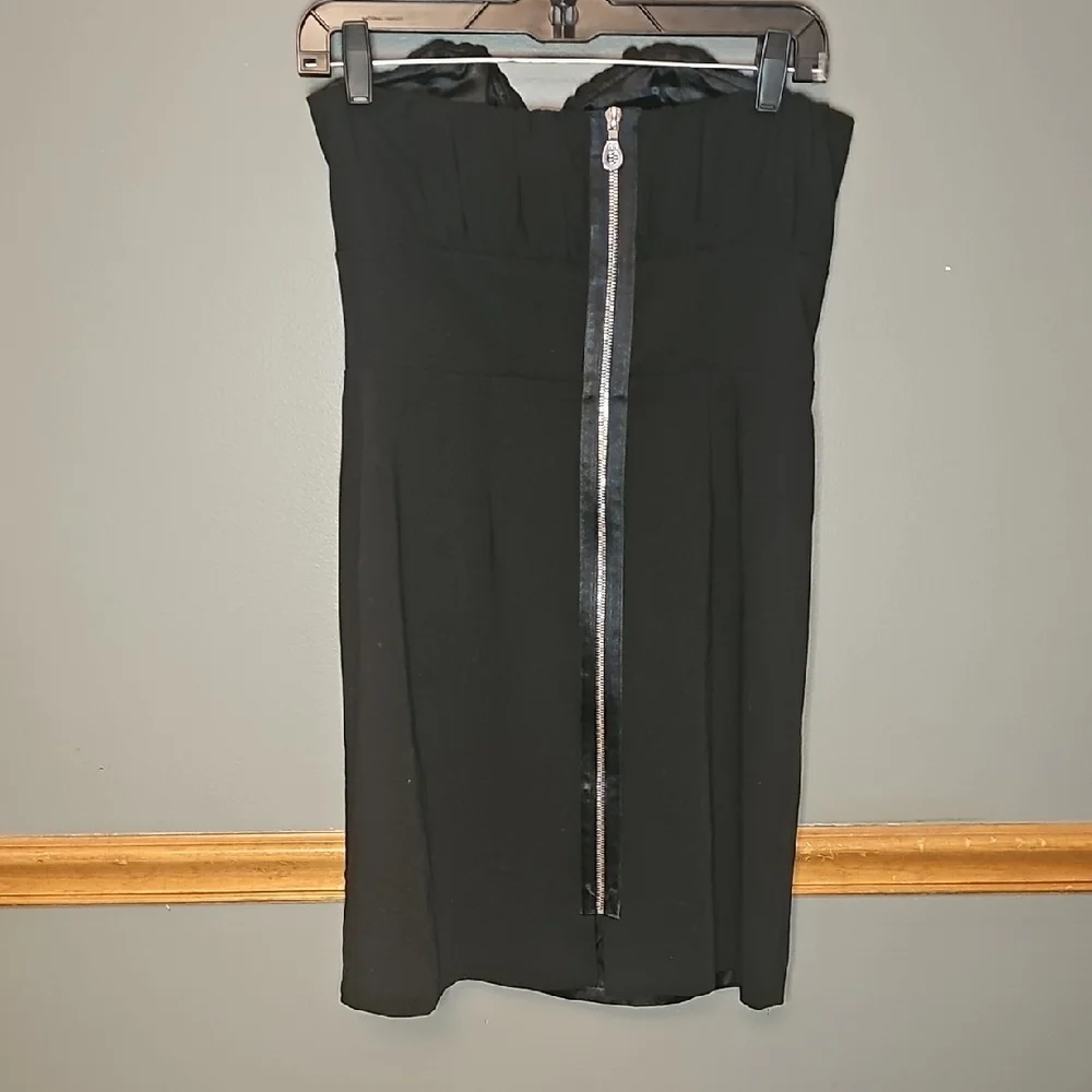 Abaete Classic Black Strapless Dress - Picture 2 of 4